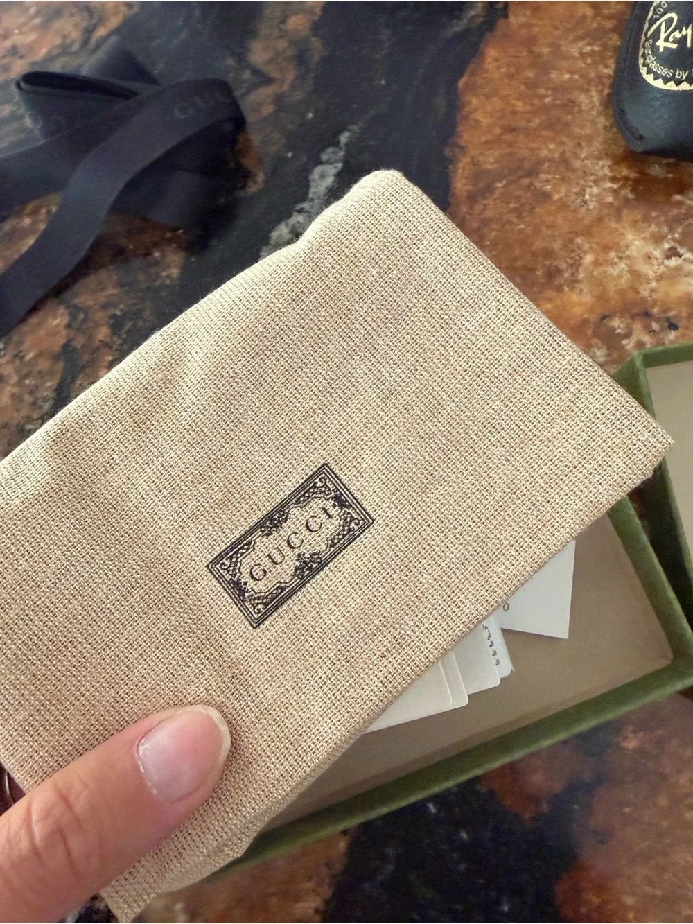 Gucci animale bee card holder